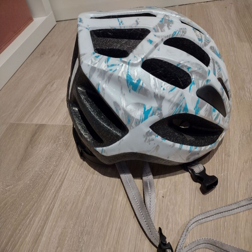 Child's cycling helmet - JumbleTown Ireland